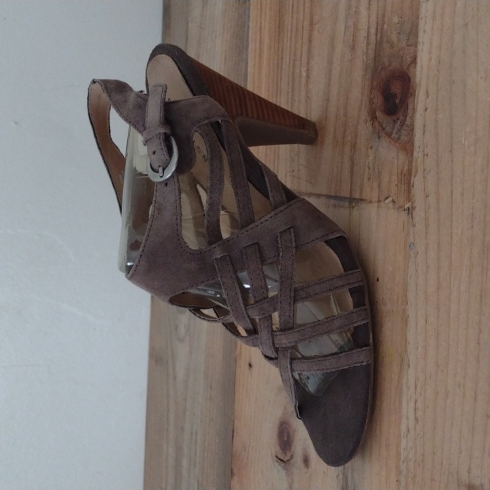 Kenneth Cole Reaction Leather Strappy Gladiator Sandals Size 8 (Fits like a 7)